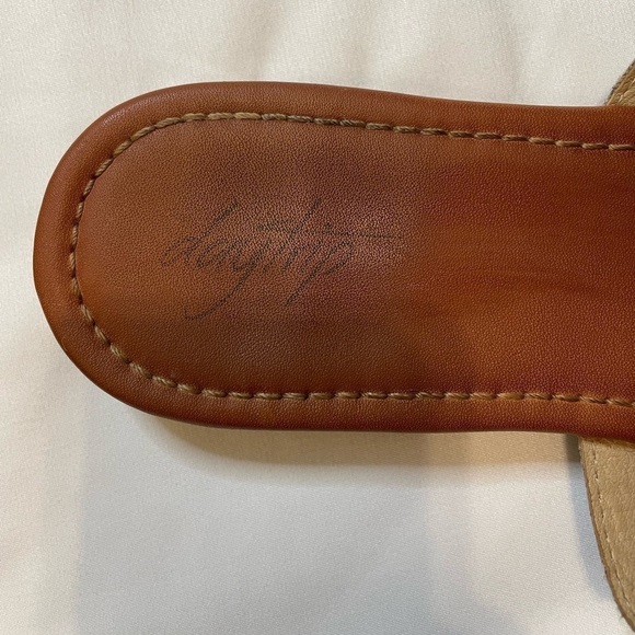 Daytrip size 7 brown and white sandals - Picture 4 of 4